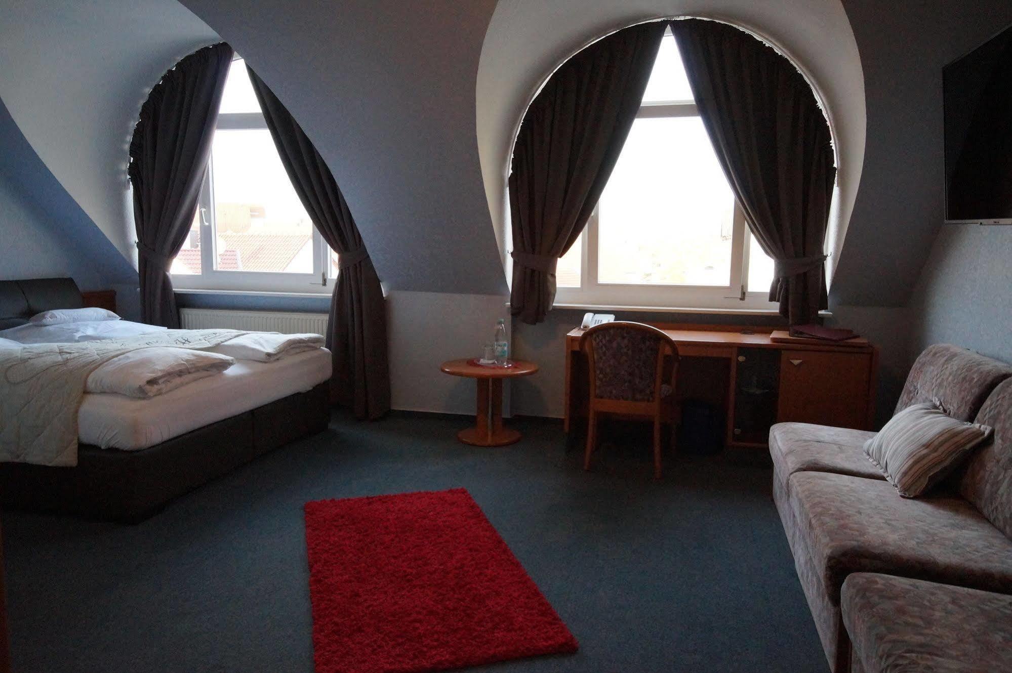 Hotel Bauschheimer Hof Rüsselsheim Exteriör bild